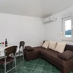 Branko Apartmán Tisno