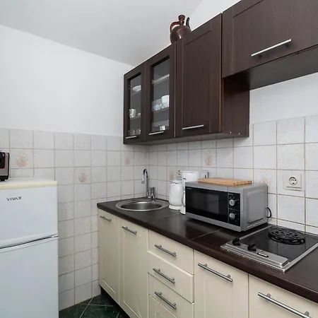 Branko Apartmán Tisno
